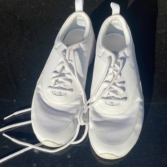 Nike - Picture 2 of 6